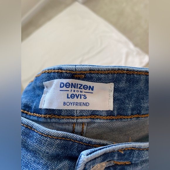 Denizen from Levi's Blue Distressed Jeans - Picture 2 of 4